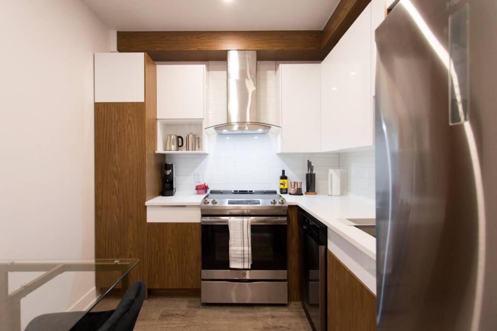 Live Like A Local In This Superb Loft By Den Stays Монреаль Экстерьер фото