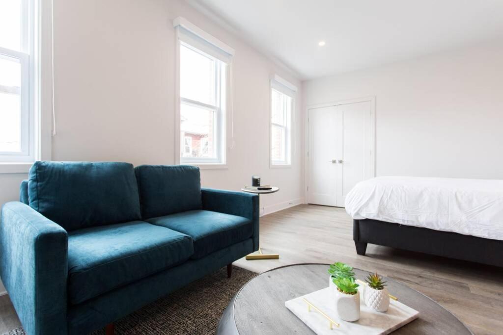 Live Like A Local In This Superb Loft By Den Stays Монреаль Экстерьер фото