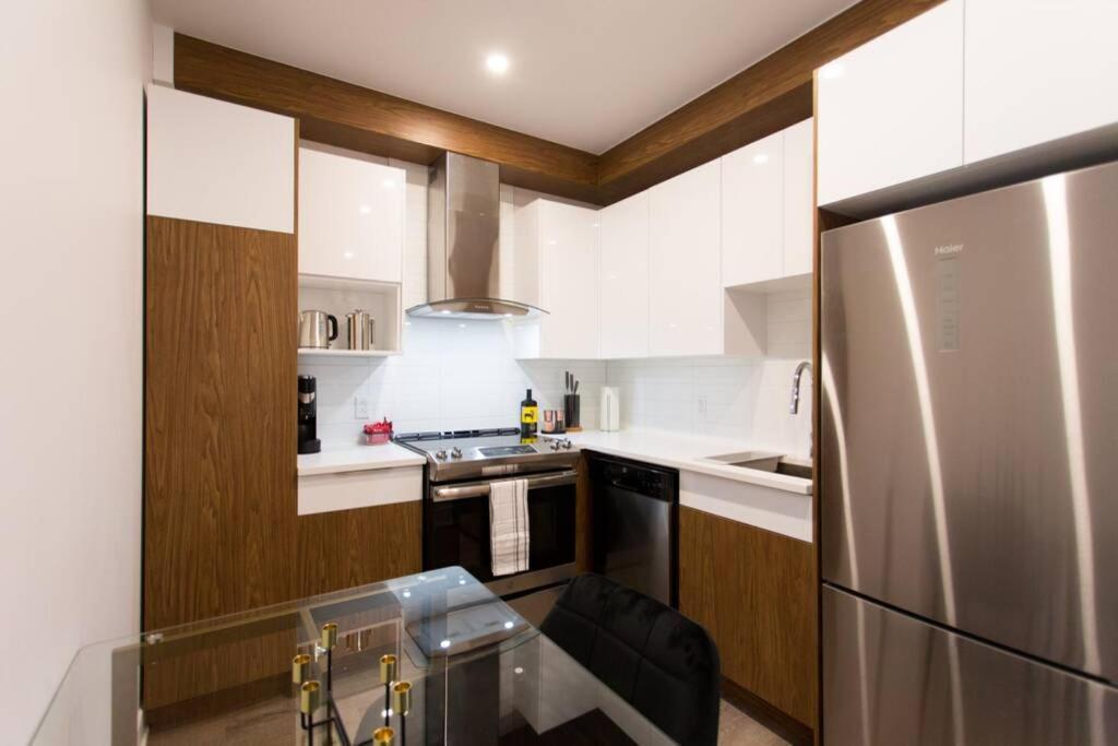 Live Like A Local In This Superb Loft By Den Stays Монреаль Экстерьер фото